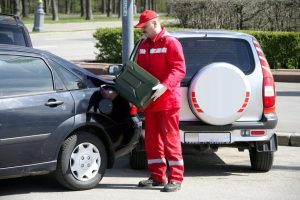 Подвоз топлива на дороге, доставка бензина, служба доставки топлива